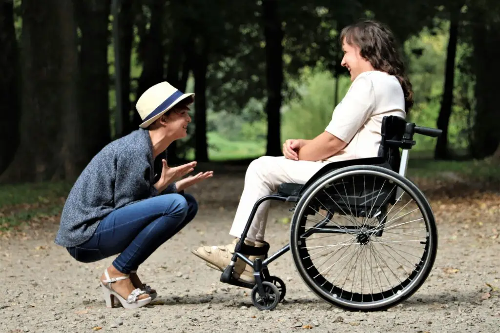 Person applying for free disability benefits in France on MDPH website
