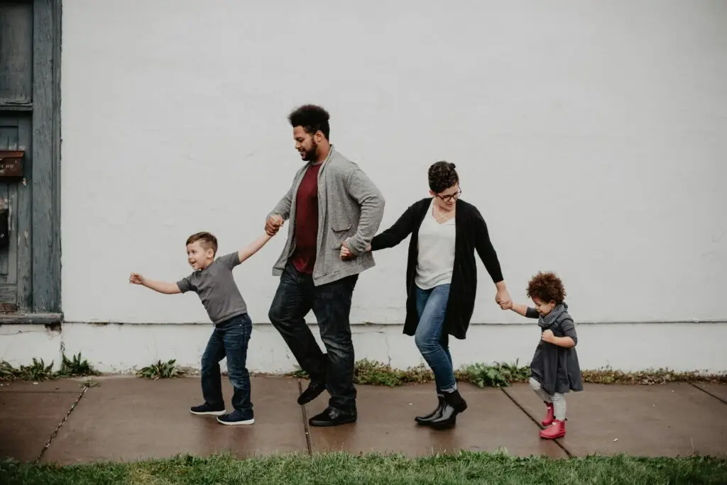 Family applying for free family benefits in Italy on INPS website