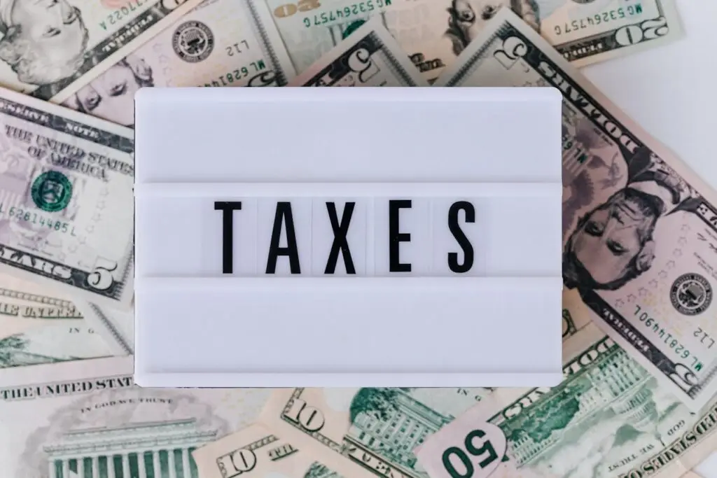 Illustration of Italian citizens managing tax documents with benefits symbols like percentage signs, family, healthcare, and savings