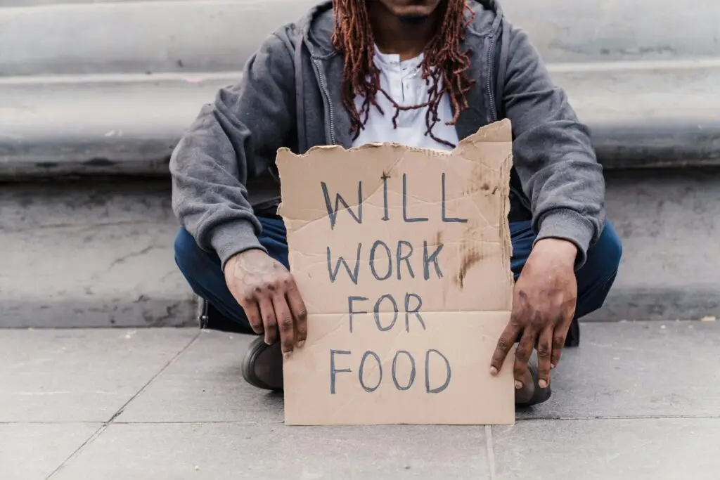 Person applying for free unemployment benefits in Germany on Jobcenter website